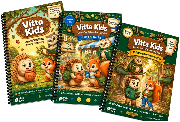 Os três volumes do Vitta Kids em leque, com capa ilustrada e espiral preta: o ouriço Fino, a esquilinha Nina e a Vovó Vitta na floresta